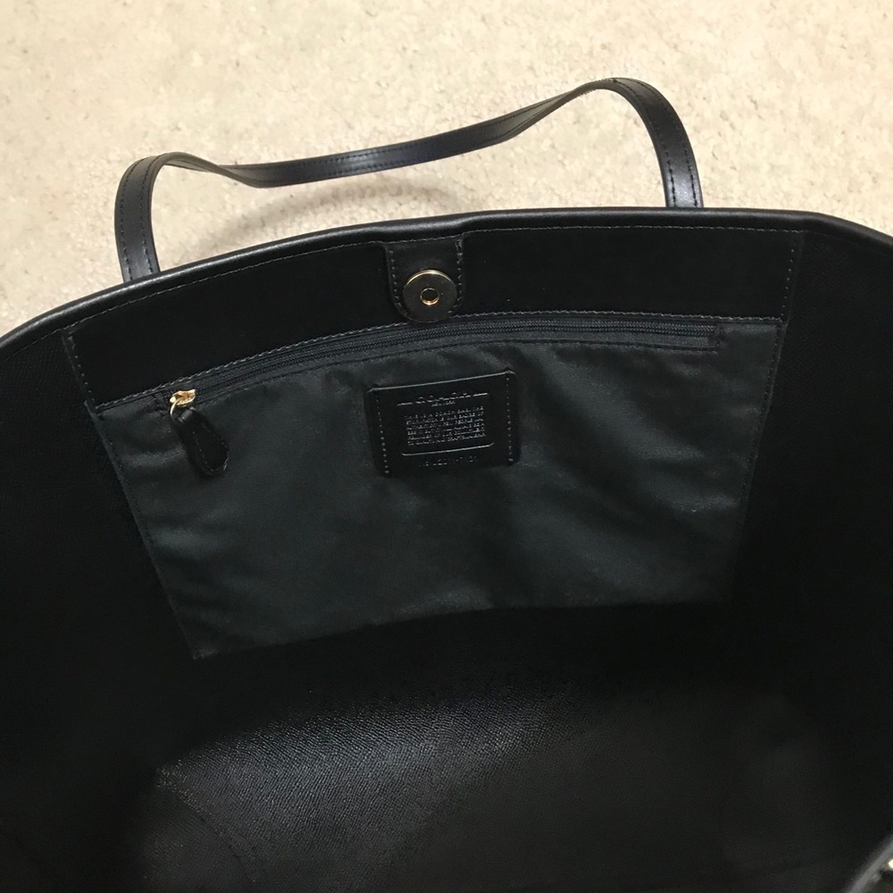 New! COACH TOTE & WRISTLET - Picture 6 of 12